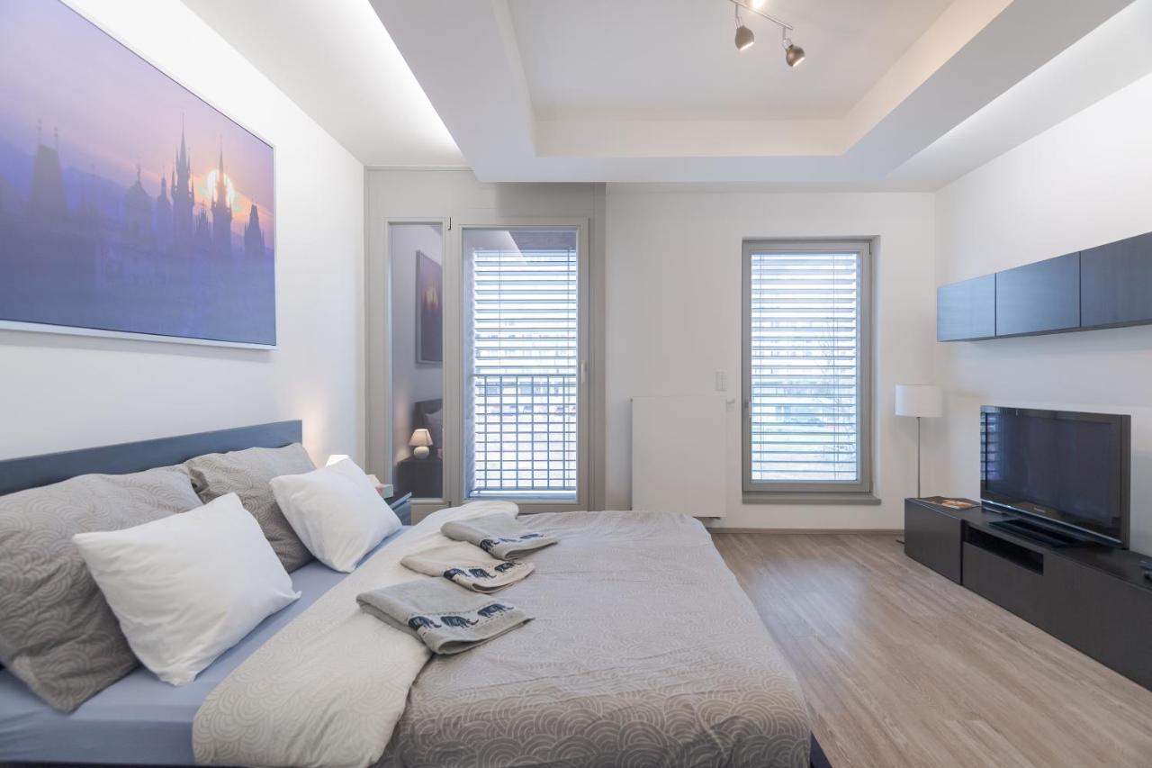 Bright Studio, 10min Centre, Free Parking Апартаменти Прага